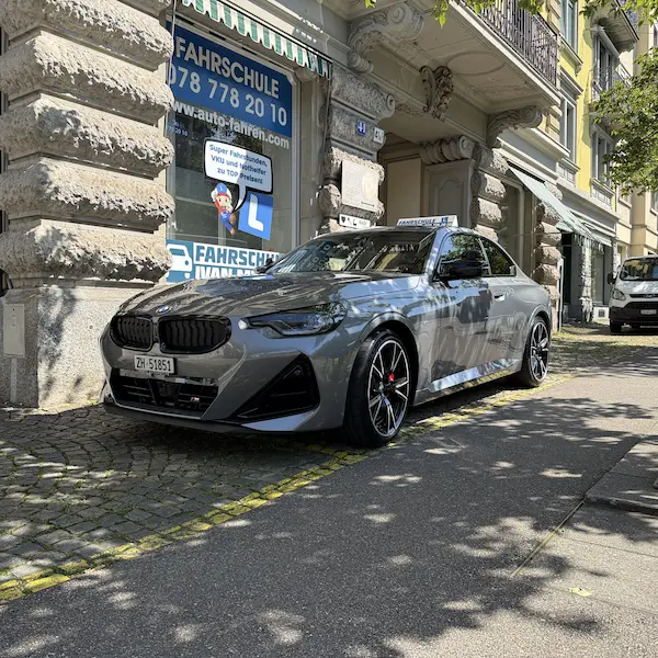 die-beste-fahrschule-in-zürich-für-erfolgreiche-fahrstunden-und-eine-sichere-autoprüfung-in-zürich