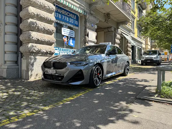 die-beste-fahrschule-in-zürich-für-erfolgreiche-fahrstunden-und-eine-sichere-autoprüfung