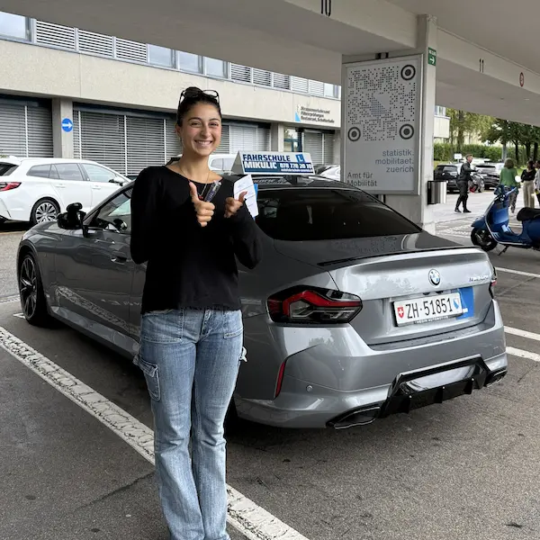 Mikulic Fahrschule Richterswil - die beste Fahrschule von Richterswil bis Zürich bringt täglich glückliche Fahrschüler durch die Autoprüfung