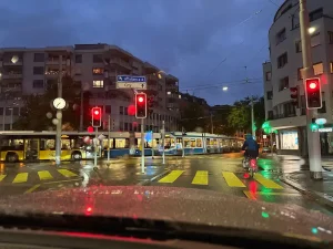 tipps-fuer-sicheres-auto-fahren-bei-nacht-in-zuerich-mikulic-fahrschule-zuerich-dein-profi-fuer-top-farhstunden-und-verkehrssicherheit-in-zuerich
