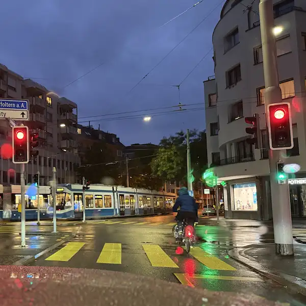tipps-fuer-sicheres-auto-fahren-bei-nacht-in-zuerich-mikulic-fahrschule-zuerich-dein-profi-fuer-top-farhstunden-und-vku-kurse-in-zuerich