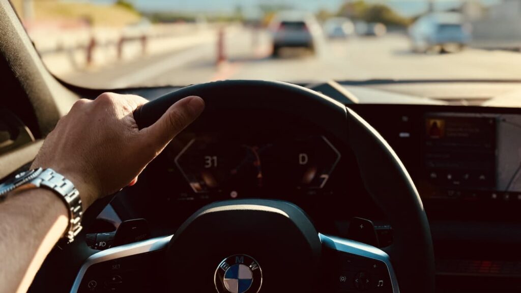 fahrstunden-zuerich-mit-bmw-ab-59-franken-mikulic-fahrschule-zuerich-dein-profi-fuer-verkehrssicherheit