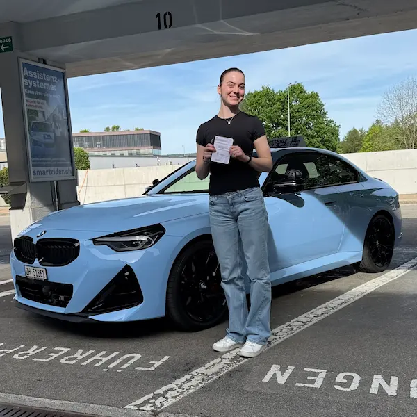 Mikulic Fahrschule Zürich für professionelle Fahrstunden und VKU Kurse direkt am Bahnhof Enge in Zürich